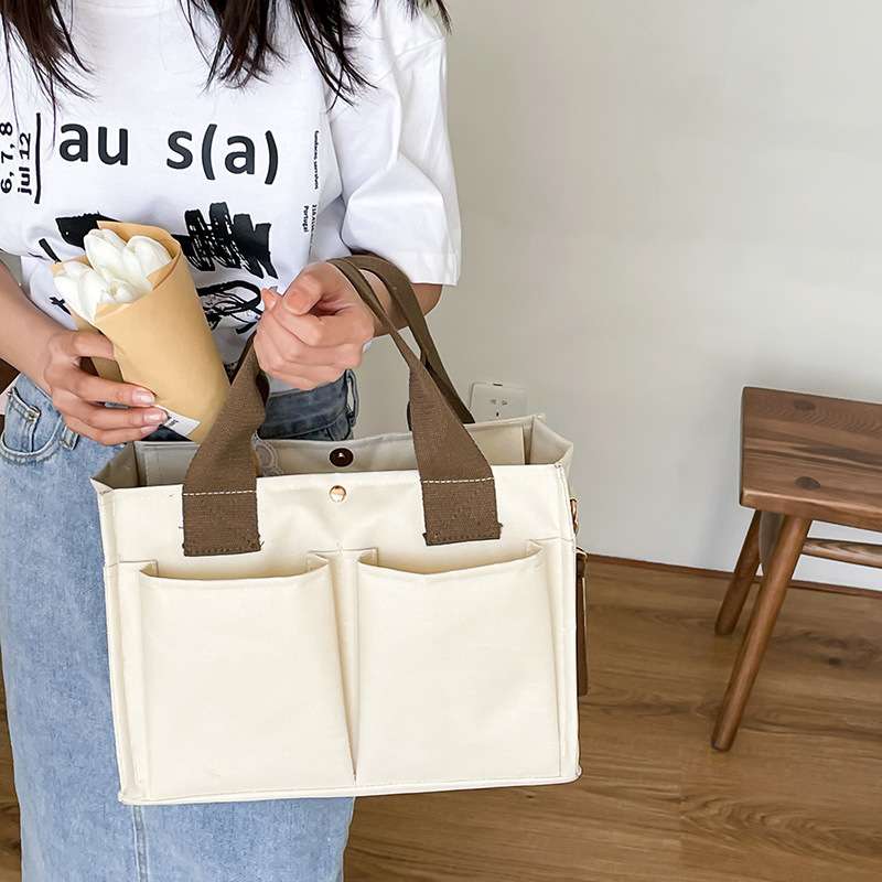 便利ポケット付き軽量多機能マザーズバッグ
