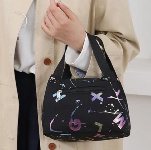 マザーズバッグ小さめ 軽量ポップ柄ショルダー付きバッグ